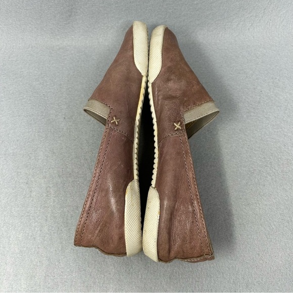 FRYE Melanie Rose Taupe Italian Leather Distressed Flat Loafers Size 6M. - Picture 10 of 13